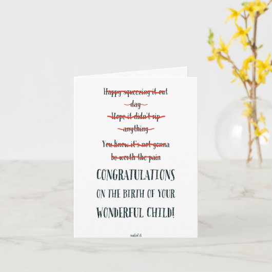 Het grappige Nieuwe Baby "nagelde het" Kaart (Gele Bloem)