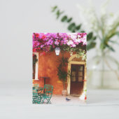 Het groeien van bougainvillea buiten een huis, briefkaart (Staand voorkant)