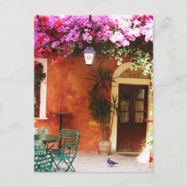 Het groeien van bougainvillea buiten een huis, briefkaart
