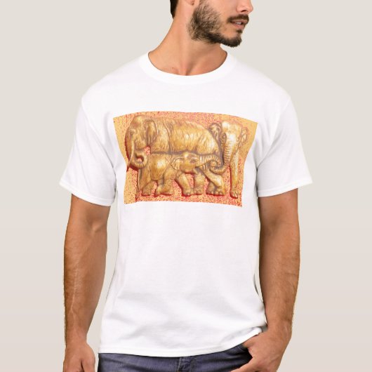 Het hart van de kudde: Elephant Family Portrait T-shirt (Voorkant)