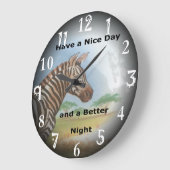 Het hebben van het zebra & aardige dag en een grote klok (Hoek)