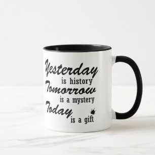 “Het heden is een geschenk” mok – Minimalistische