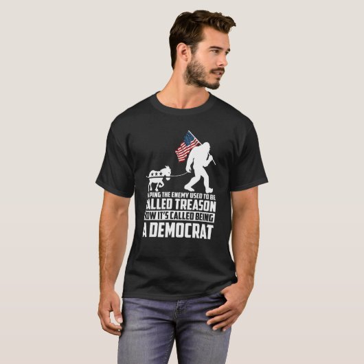 Het helpen van de vijand vroeger genoemd nu het wo t-shirt (Voorkant volledig)