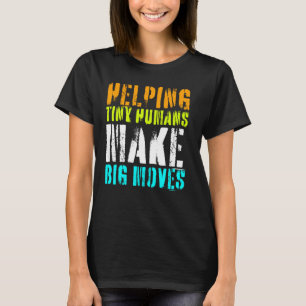 Het helpen van kleine mensen maken grote beweginge t-shirt