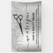 Het heropenen van haar schoonheidssalon zilverglit spandoek (Verticaal)