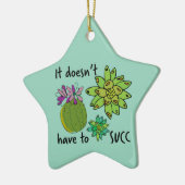 Het hoeft niet zo te zijn keramisch ornament (Links)