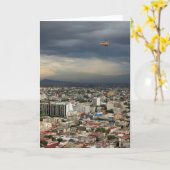 Het hoge Uitzicht van de Hoek van Cityscape tegen Kaart (Gele Bloem)