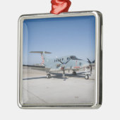 Het honderdjarig bestaan van de herdenking van de metalen ornament (Links)