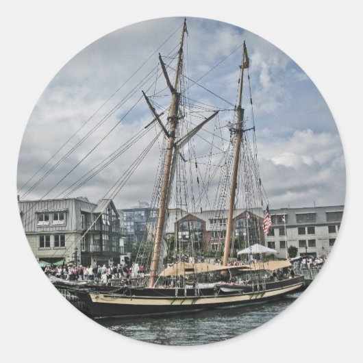 Het hoogste schip in Halifax Ronde Sticker (Voorkant)