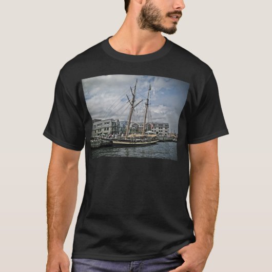 Het hoogste schip in Halifax T-shirt (Voorkant)