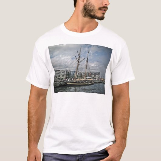 Het hoogste schip in Halifax T-shirt (Voorkant)