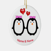 Het houden van Pinguïn Twee Vrouwen Keramisch Ornament (Rechts)