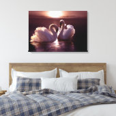 Het houden Zwans die een Hart vormen Canvas Afdruk (Insitu (Slaapkamer))
