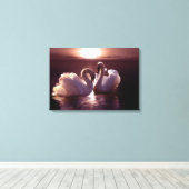 Het houden Zwans die een Hart vormen Canvas Afdruk (Insitu (Houten vloer))