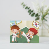 Het hout van de de jongensholding van de karate briefkaart (Staand voorkant)