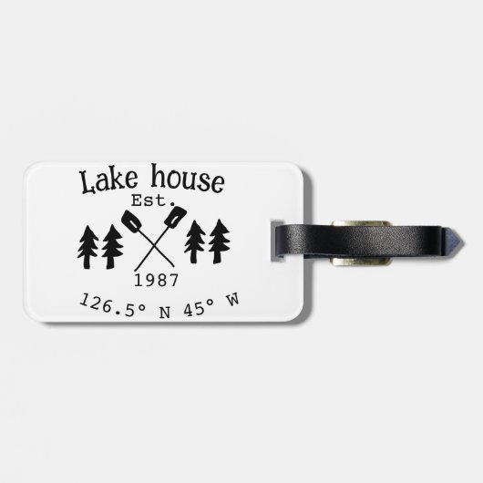 Het huis aan het meer. Datum jaar aangepaste coörd Bagagelabel (Achterkant horizontaal)