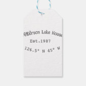 Het huis aan het meer. Datum jaar aangepaste coörd Cadeaulabel (Achterkant)