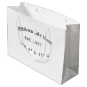 Het huis aan het meer. Datum jaar aangepaste coörd Groot Cadeauzakje (Achterkant Gekanteld)