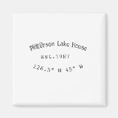 Het huis aan het meer. Datum jaar aangepaste coörd Magneet (Voorkant)