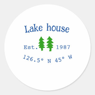 Het huis aan het meer. Datum jaar aangepaste coörd Ronde Sticker