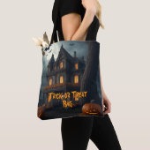 Het huis naast de Deadman's Tree Tote Bag (Dichtbij)