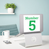 Het huisvuil kan of het Enige Digitale Aantal van  Sticker (Laptop op bureau)