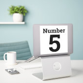 Het huisvuil kan of het Enige Digitale Aantal van  Sticker (Laptop op bureau)