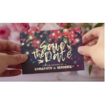 Het huwelijk bewaart de datum Burgundy Floral Paar