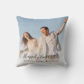 Het huwelijk is gelukkig ooit na de foto kussen (Achterkant)