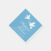 Het huwelijk tussen twee witte duiven blauw aangep servet (Hoek)