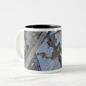 Het in Canada gebouwde Dextre roboticasysteem 2 Tweekleurige Koffiemok (Voorkant links)