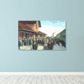 Het instappen van treinreizigers canvas afdruk (Insitu (Houten vloer))