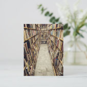 Het interieur van een tweedehands boekwinkel Zwede Briefkaart (Staand voorkant)