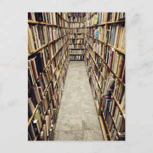 Het interieur van een tweedehands boekwinkel Zwede Briefkaart