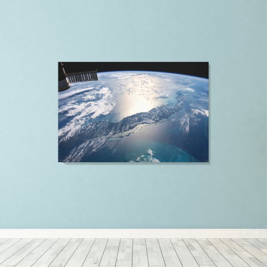 Het internationale ruimtestation boven de Atlantis Canvas Afdruk (Insitu (Houten vloer))