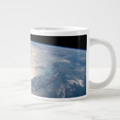 Het internationale ruimtestation boven de Atlantis Grote Koffiekop (Rechts)