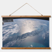 Het internationale ruimtestation boven de Atlantis Hangend Wandkleed (Voorkant)