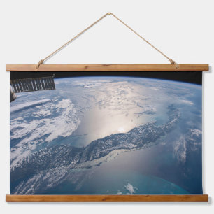 Het internationale ruimtestation boven de Atlantis Hangend Wandkleed