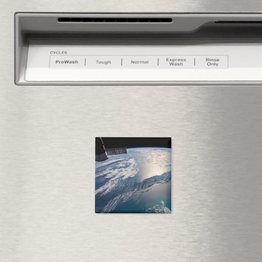 Het internationale ruimtestation boven de Atlantis Magneet (Insitu (Vaatwasser))