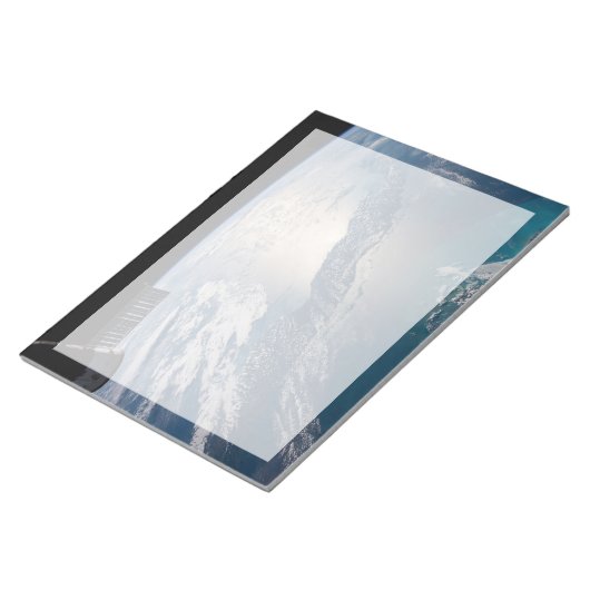 Het internationale ruimtestation boven de Atlantis Notitieblok (Schuin)