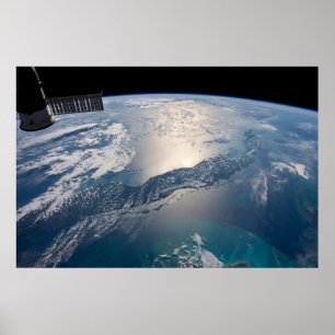 Het internationale ruimtestation boven de Atlantis Poster