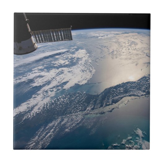 Het internationale ruimtestation boven de Atlantis Tegeltje (Voorkant)