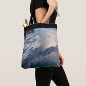 Het internationale ruimtestation boven de Atlantis Tote Bag (Dichtbij)