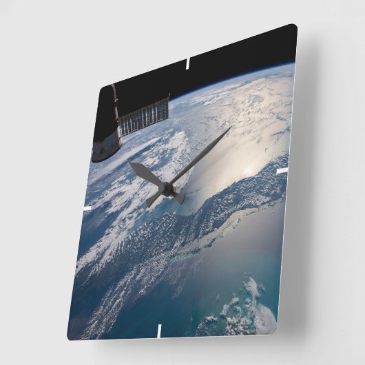 Het internationale ruimtestation boven de Atlantis Vierkante Klok (Hoek)