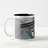 Het internationale ruimtestation tweekleurige koffiemok (Links)