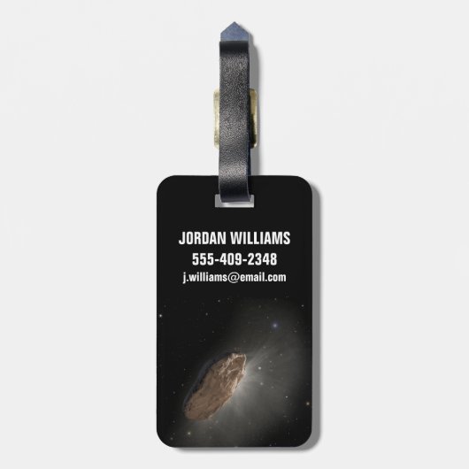 Het interstellaire object Oumuamua. Bagagelabel (Achterkant verticaal)