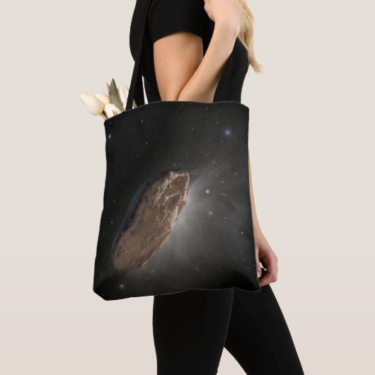 Het interstellaire object Oumuamua. Tote Bag (Dichtbij)