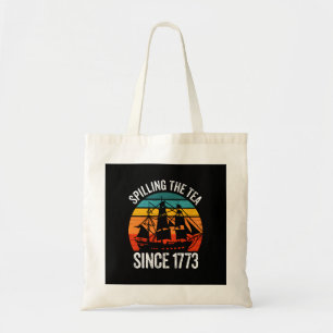 Het invullen van de thee sinds 1773 tote bag