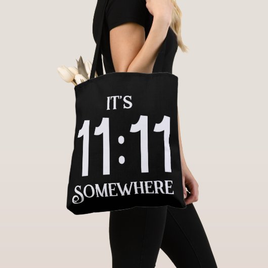 Het is 11:11 Ergens Numerologie Manifesterend Numm Tote Bag (Dichtbij)
