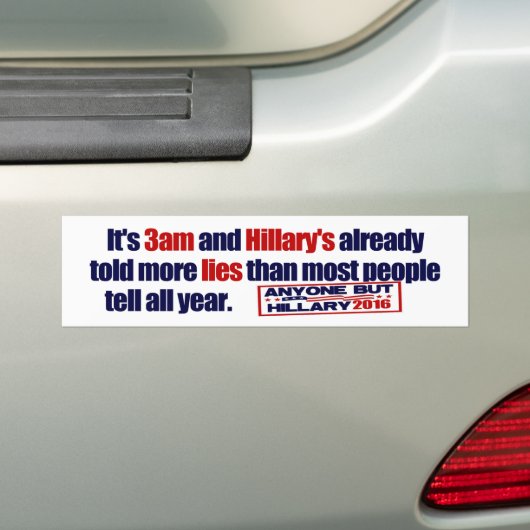 Het is 3am en Hillary's Lying. Bumpersticker (Op auto)